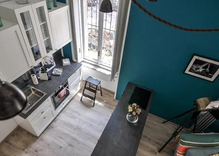 Deluxe Artistic Loft Apartment